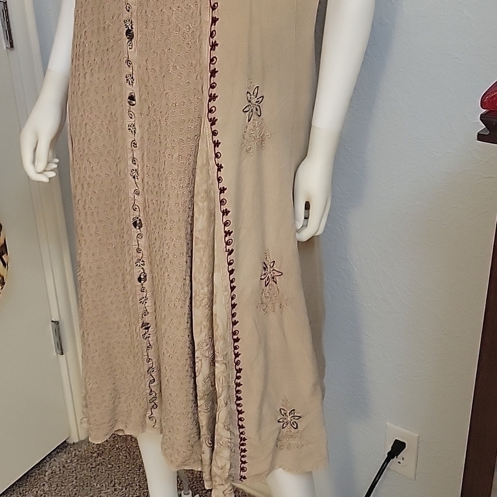 VTG MAGIC 1980s Tan Floral Embroidered Tie Back Sleeveless Circle Dress - Picture 5 of 16